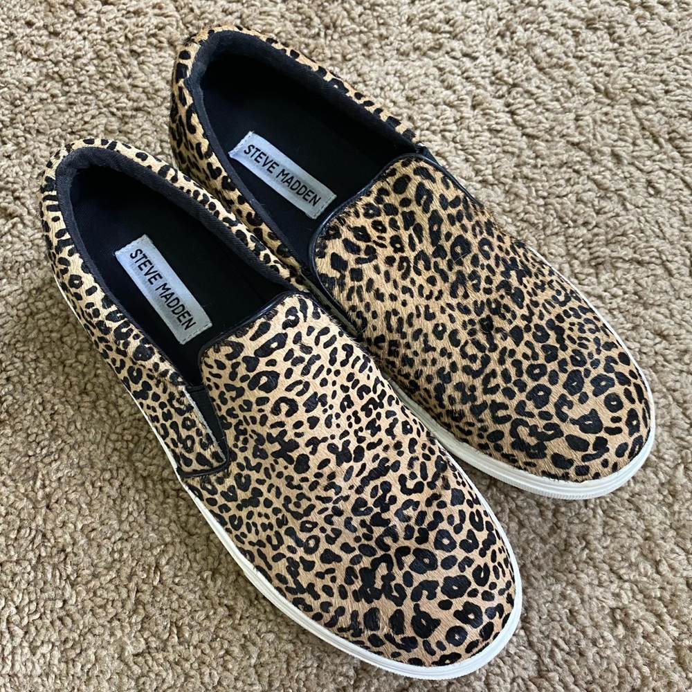 STEVE MADDEN LEOPARD SLIP ONS